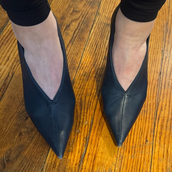 Celine v neck leather pumps - Picture 1 of 8